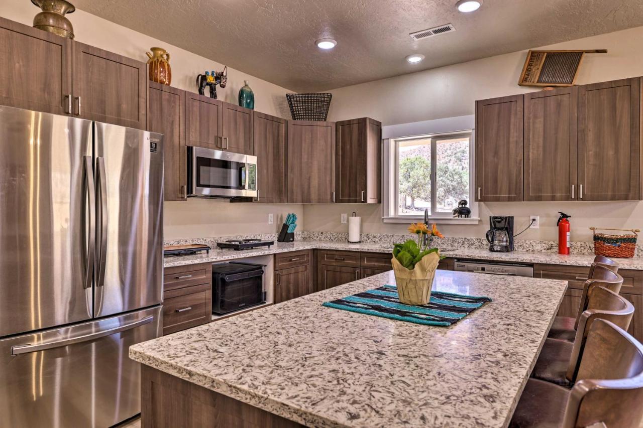 Quiet Kanab Home With Panoramic Views And Porch! Exterior photo